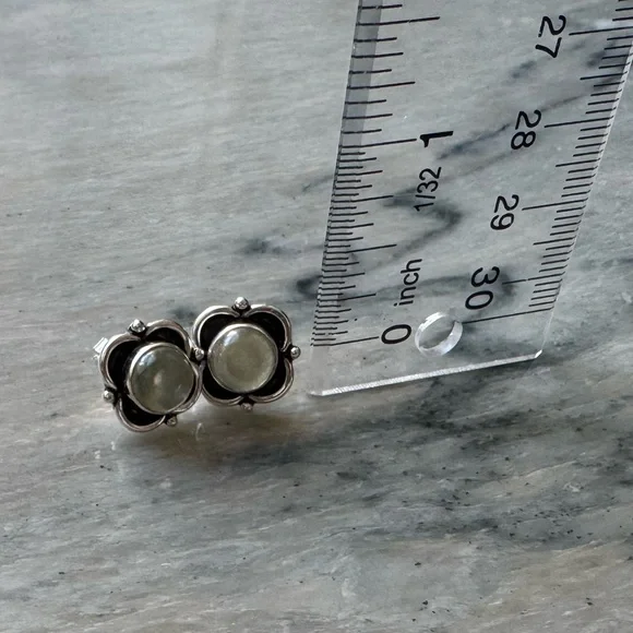 NWOT Sundance Lake Mist Earrings, Prehnite, Sterling Silver